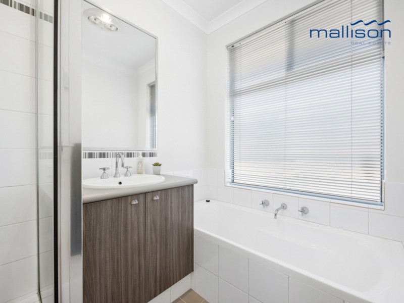 3 Balliol Court, Piara Waters WA 6112