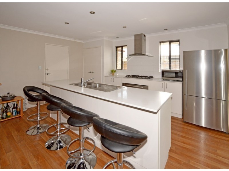 31 Gemstone Parade, Wellard WA 6170