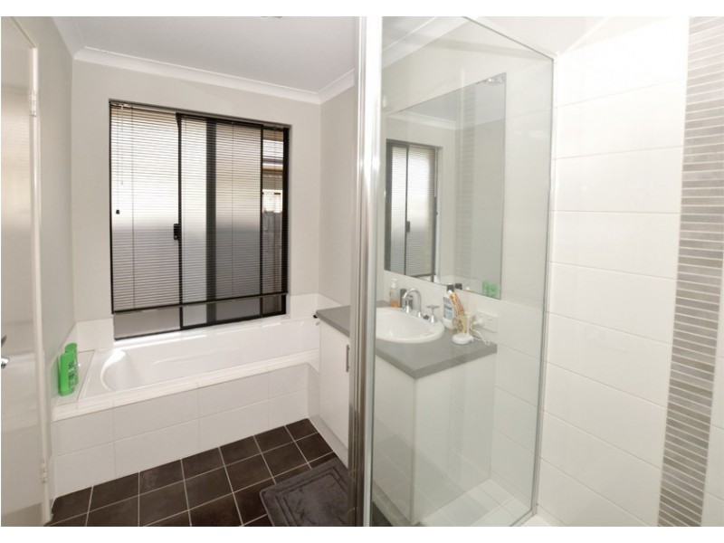 31 Gemstone Parade, Wellard WA 6170