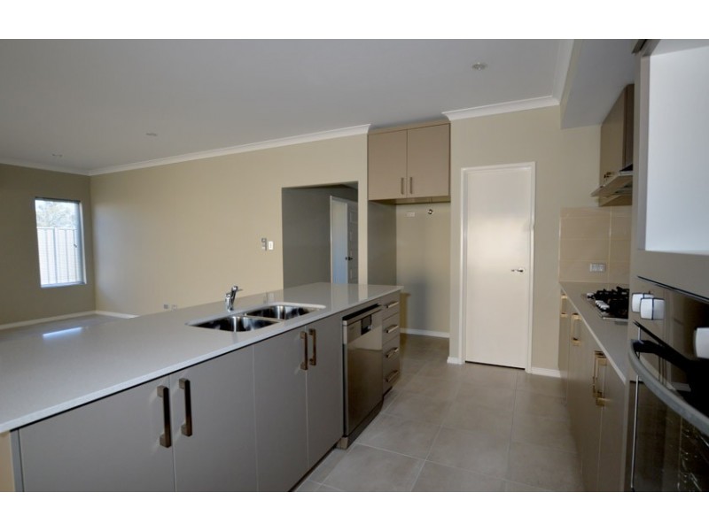 5 Morton Avenue, Wellard WA 6170