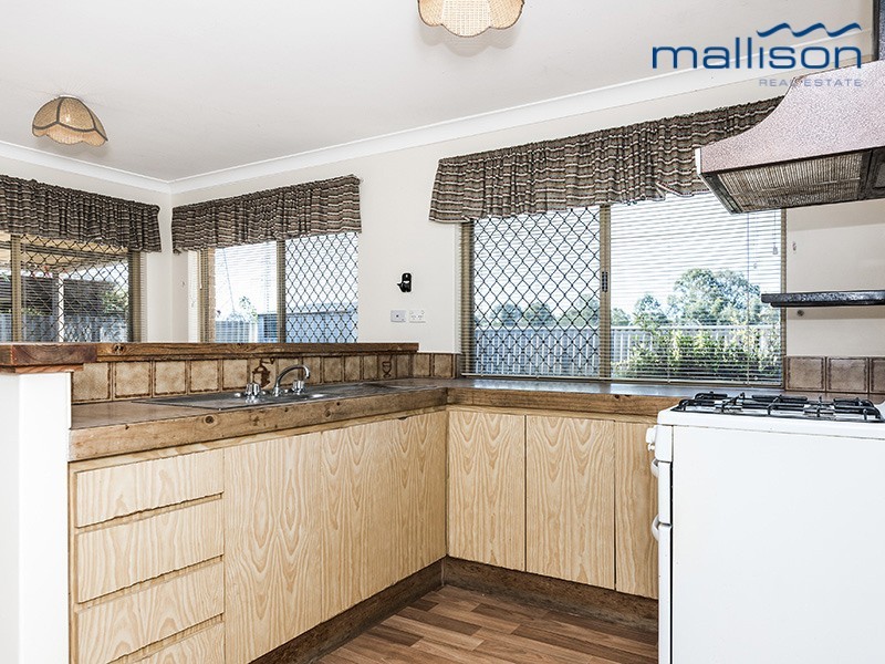 24 Broadwater Gardens, South Lake WA 6164