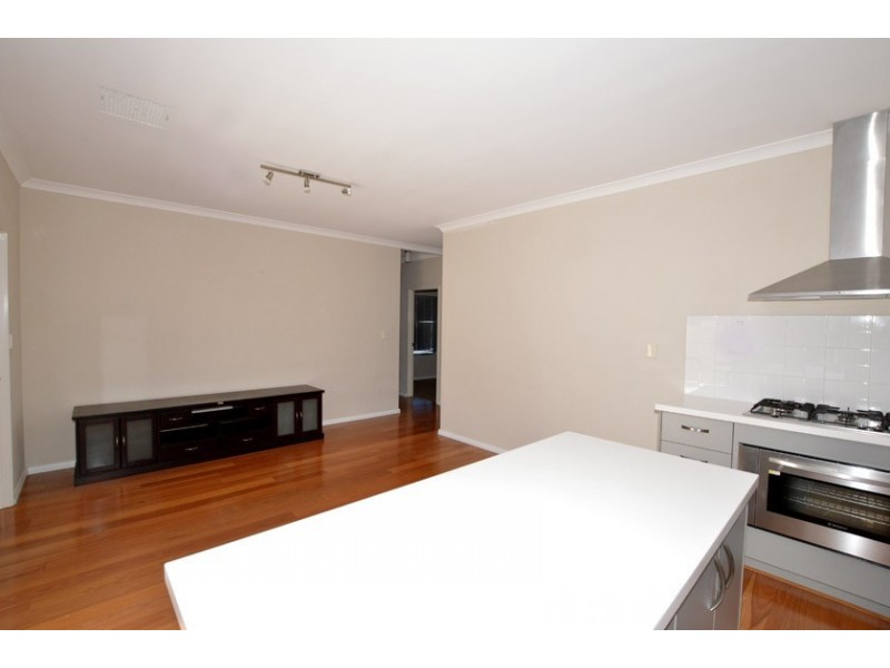 9 Tarn Drive, Canning Vale WA 6155
