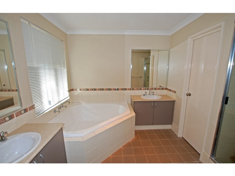 27 Meranda Lane, Success WA 6164