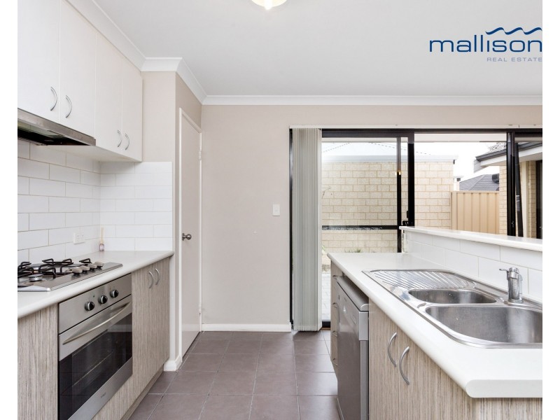 16/11 Hazlett Way, Canning Vale WA 6155