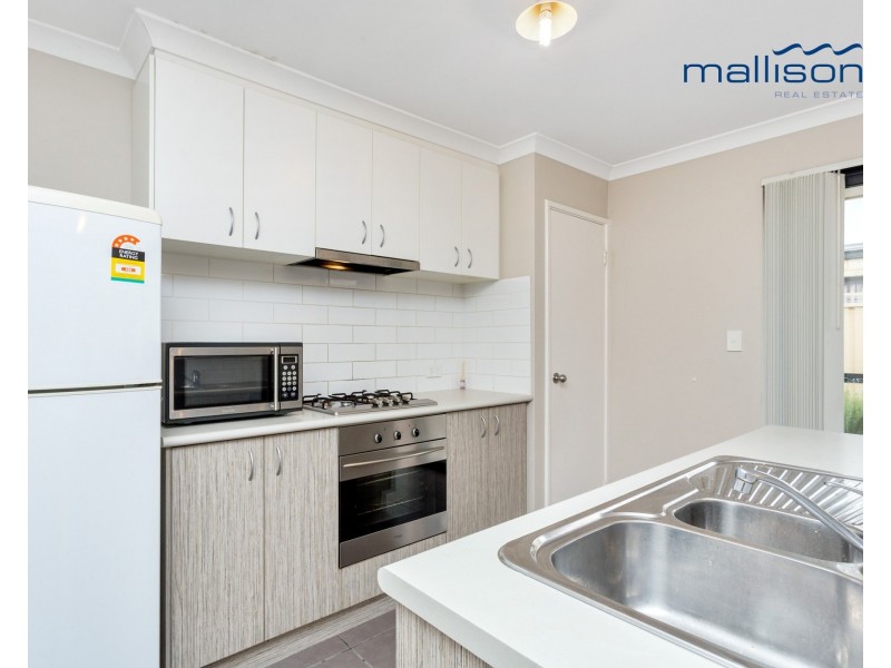 16/11 Hazlett Way, Canning Vale WA 6155