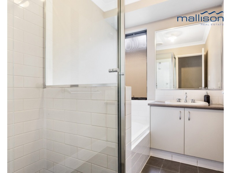 16/11 Hazlett Way, Canning Vale WA 6155