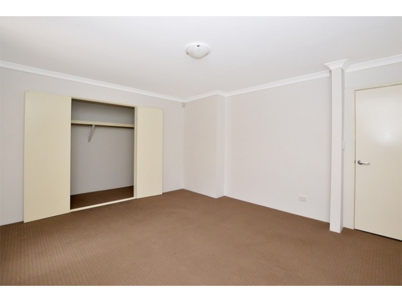 4 Letts Lane, Piara Waters WA 6112