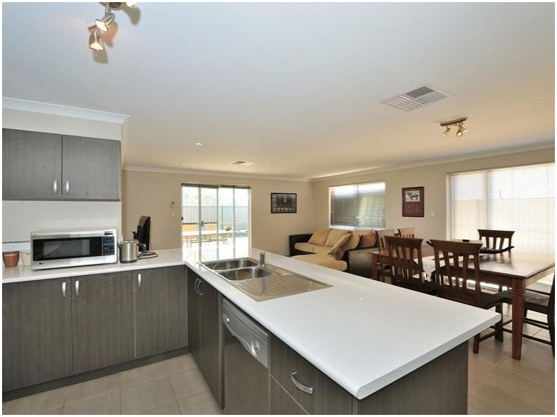 15 Eaton Way, Baldivis WA 6171