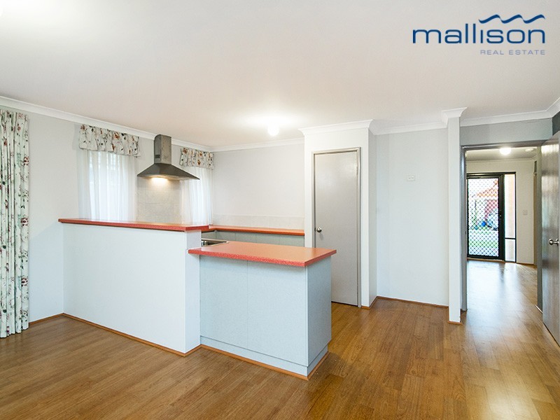 16 Finsbury Drive, Thornlie WA 6108