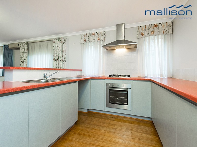 16 Finsbury Drive, Thornlie WA 6108