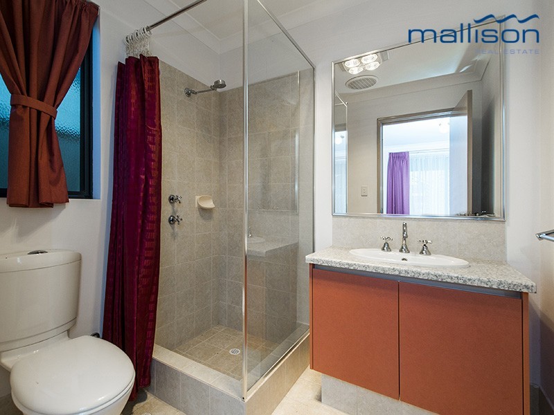 16 Finsbury Drive, Thornlie WA 6108