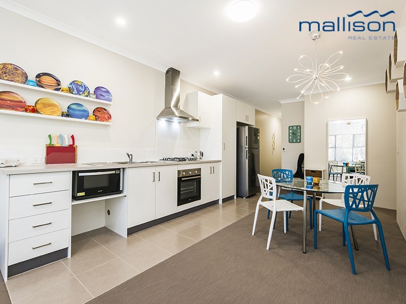 8/15 Debenham Street, Thornlie WA 6108