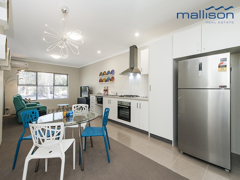 8/15 Debenham Street, Thornlie WA 6108