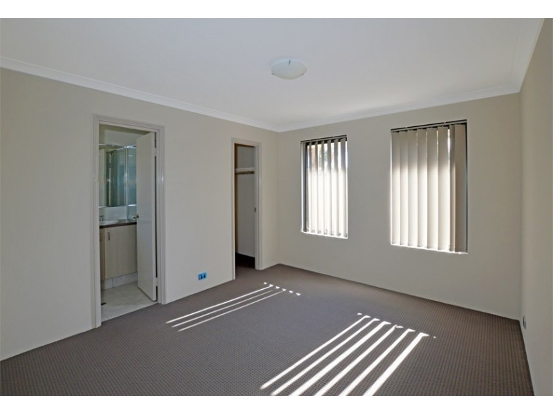 2/9 Hunt Street, Thornlie WA 6108