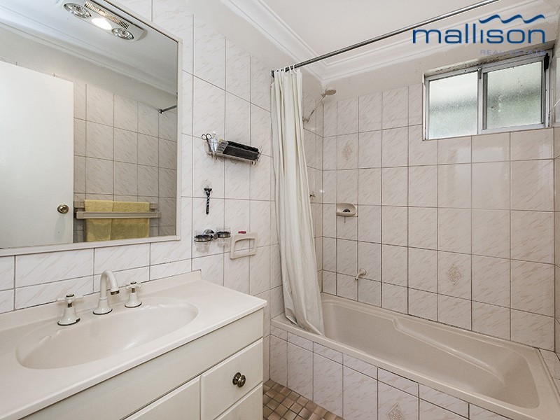 5 Bessant Court, Camillo WA 6111