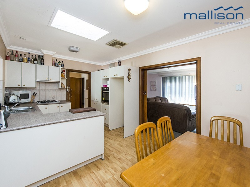 14 Debenham Street, Thornlie WA 6108