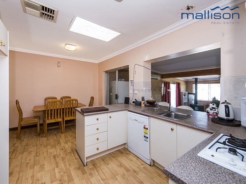 14 Debenham Street, Thornlie WA 6108