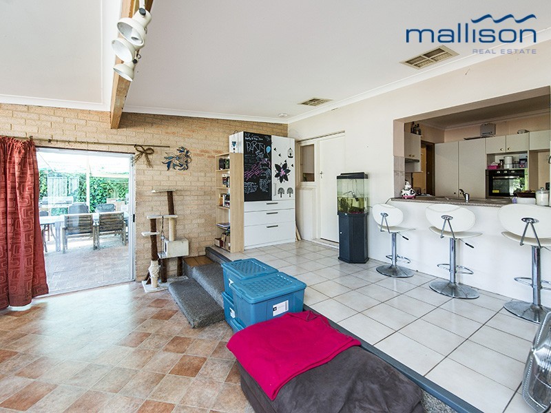 14 Debenham Street, Thornlie WA 6108