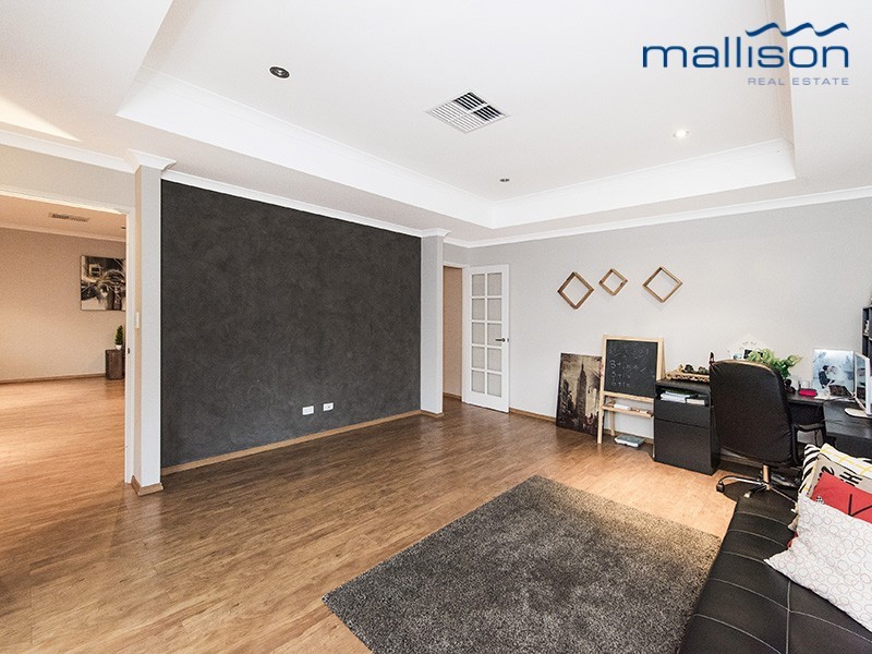 8 Blarney Place, Canning Vale WA 6155