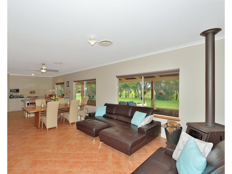 61 Avoca Retreat, North Dandalup WA 6207