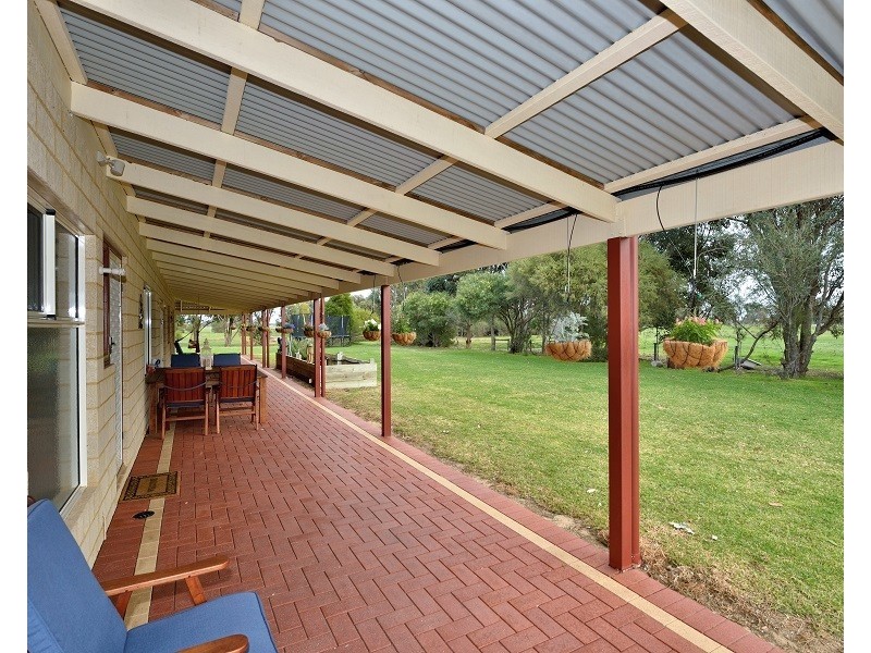 61 Avoca Retreat, North Dandalup WA 6207