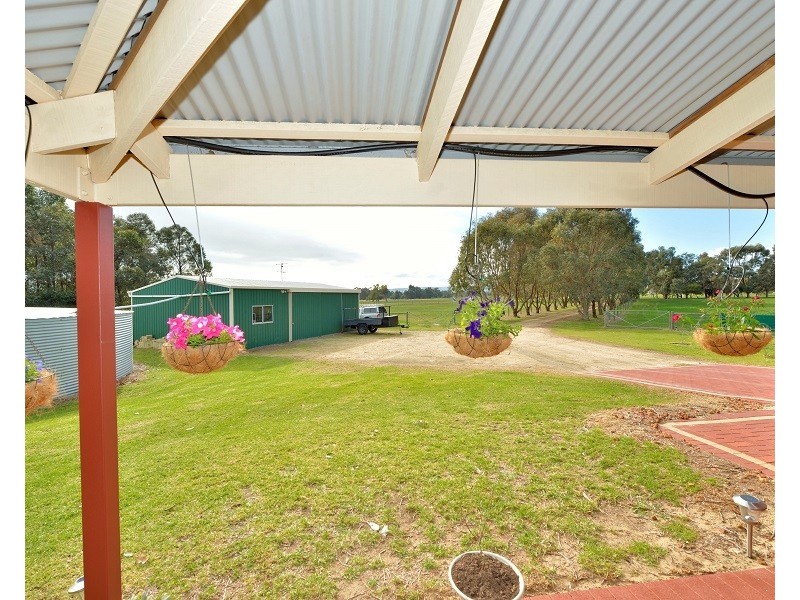 61 Avoca Retreat, North Dandalup WA 6207