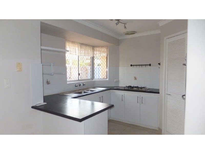 3/6 Pinewood Avenue, Kardinya WA 6163