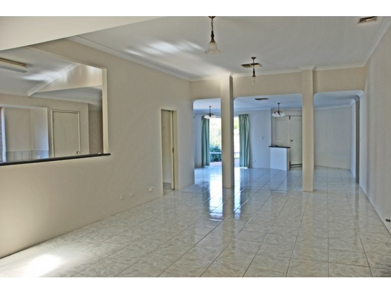 7 Westland Place, Waterford WA 6152