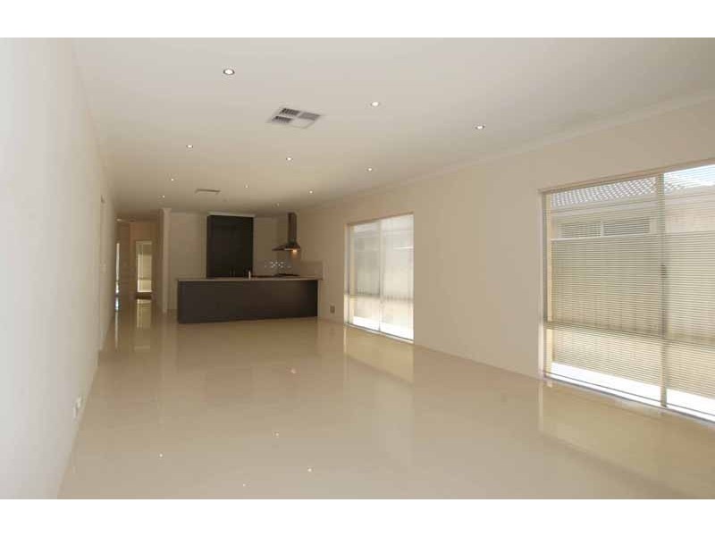 7 Roudnice Lane, Champion Lakes WA 6111