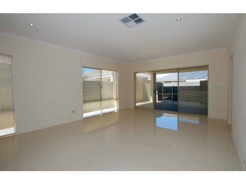 7 Roudnice Lane, Champion Lakes WA 6111