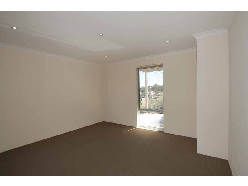 7 Roudnice Lane, Champion Lakes WA 6111