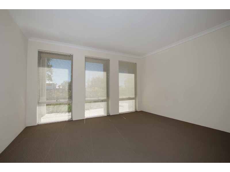 7 Roudnice Lane, Champion Lakes WA 6111