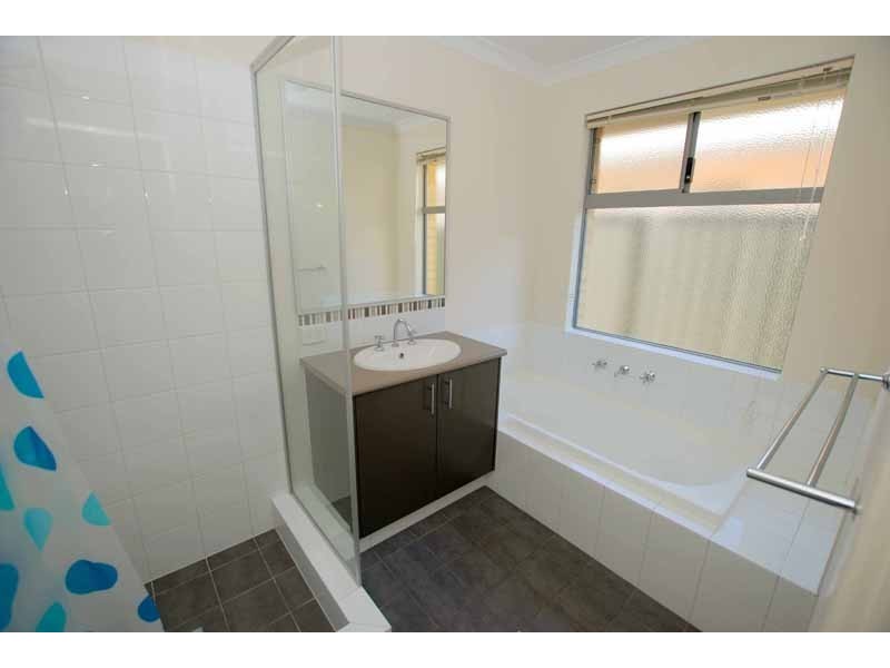 7 Roudnice Lane, Champion Lakes WA 6111