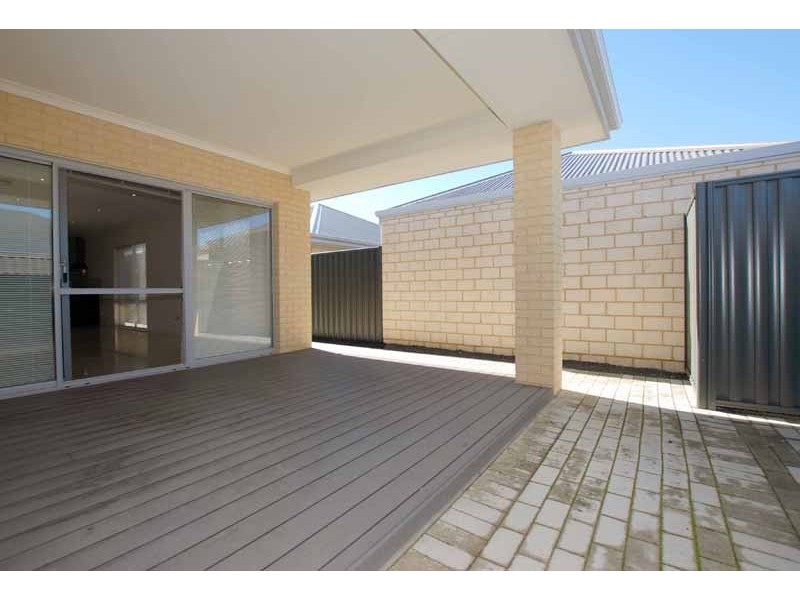 7 Roudnice Lane, Champion Lakes WA 6111