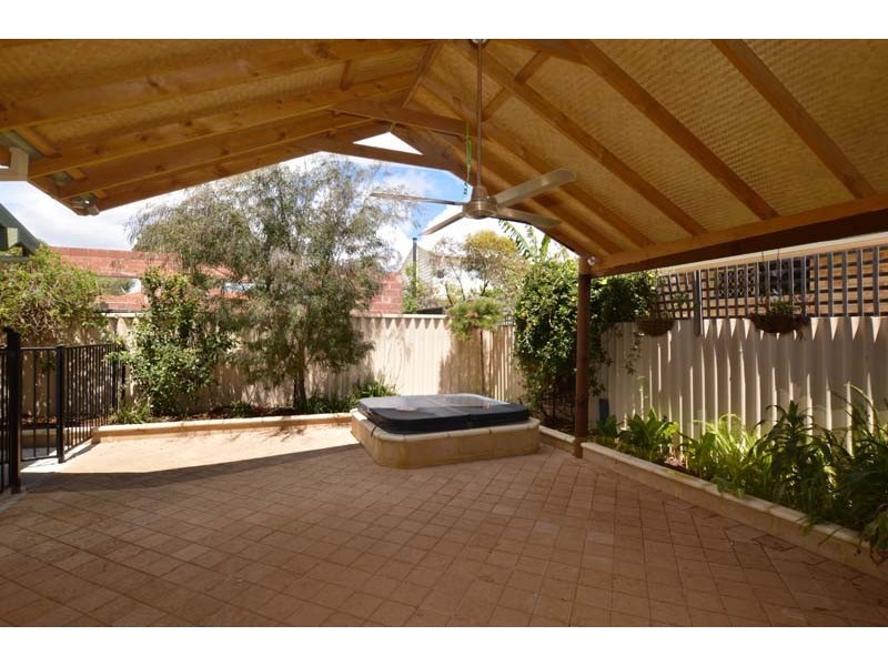 16A Lambert Street, Alfred Cove WA 6154