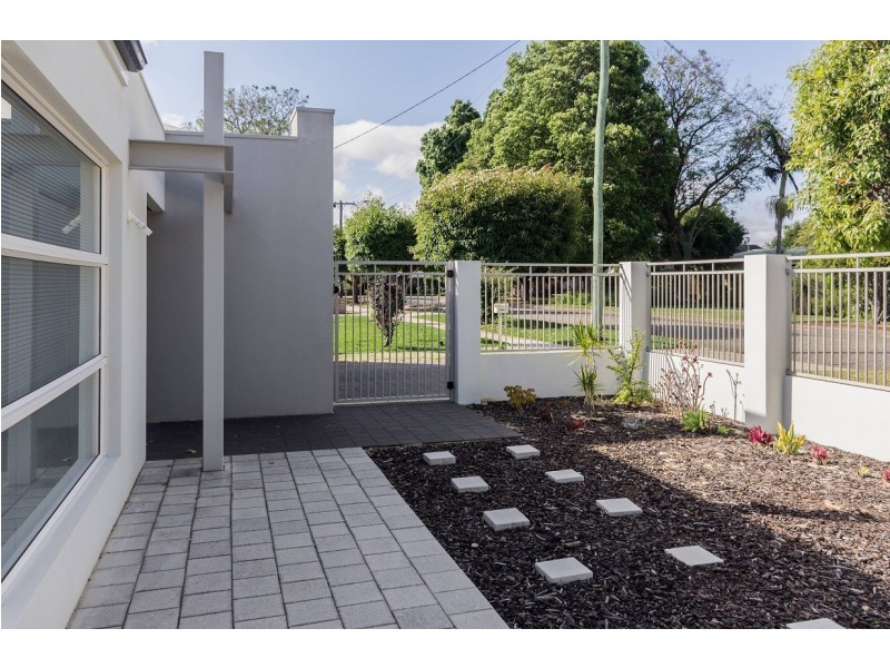 35 Range View Way, Thornlie WA 6108