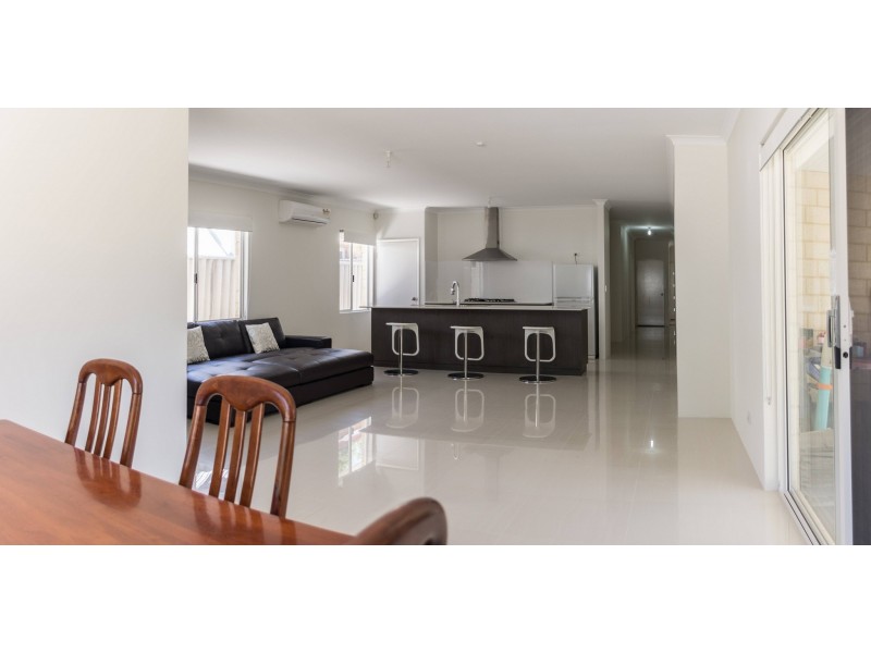 35 Range View Way, Thornlie WA 6108