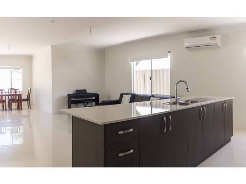 35 Range View Way, Thornlie WA 6108