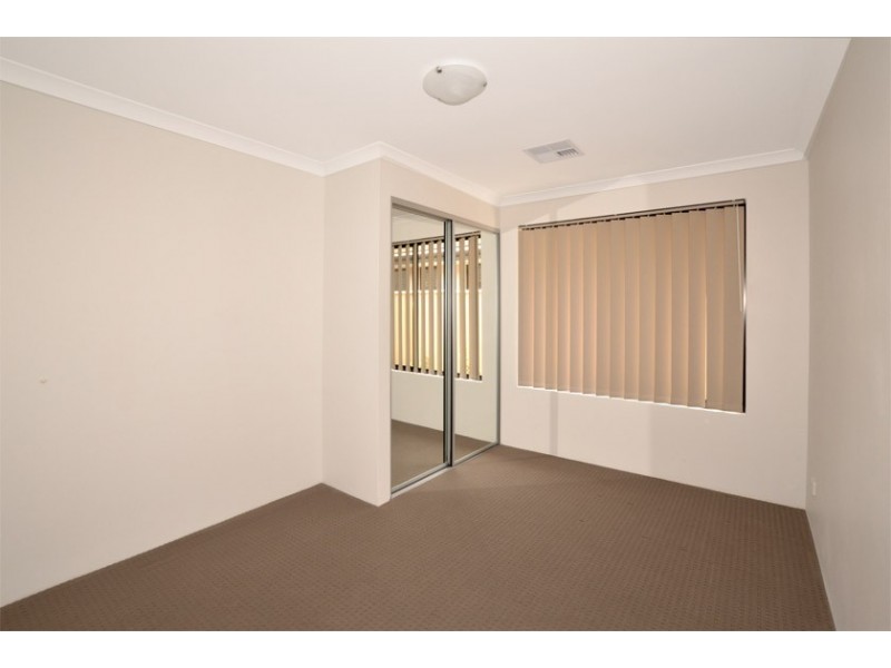 4 Letts Lane, Piara Waters WA 6112
