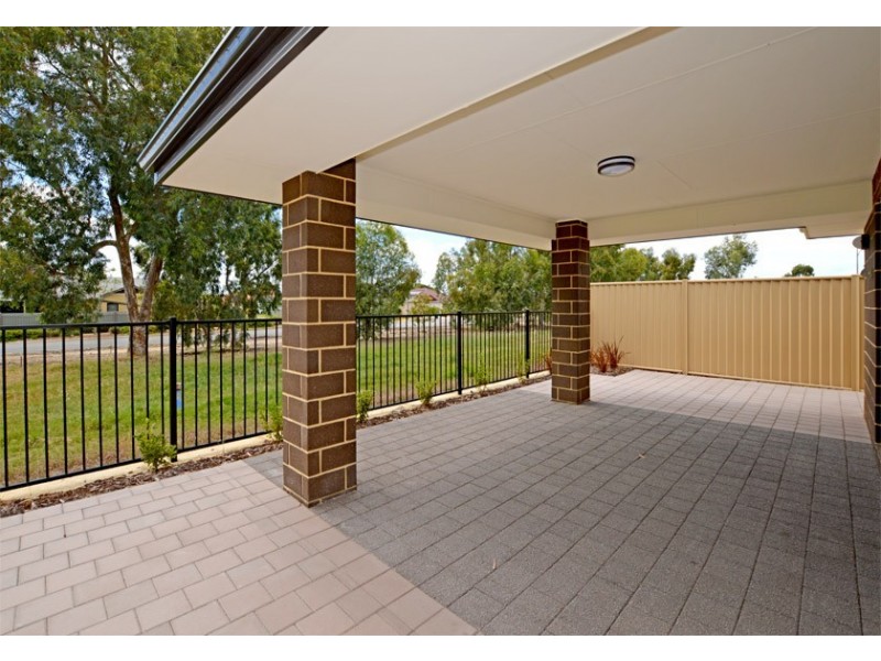 4 Letts Lane, Piara Waters WA 6112