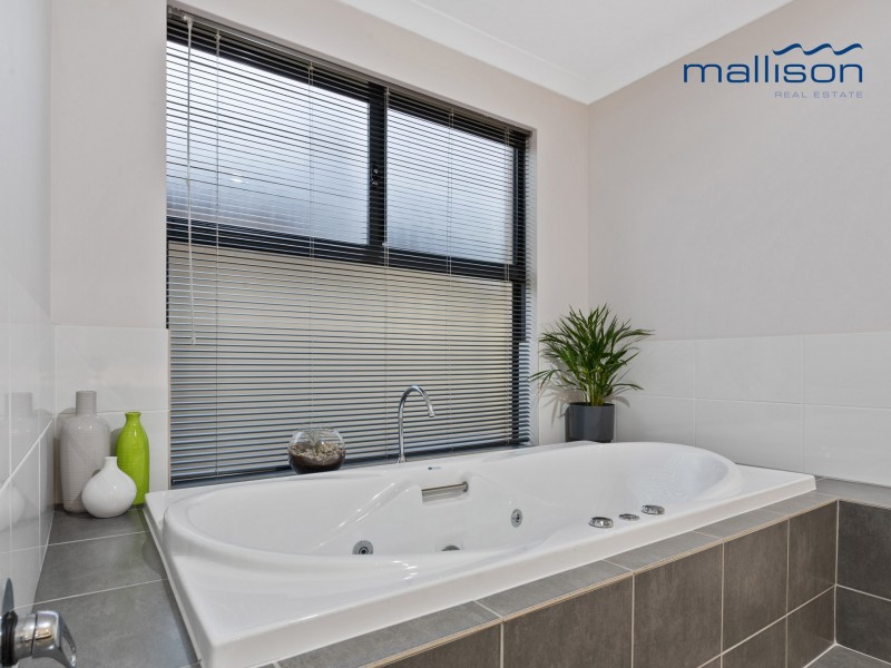 7 Dianella Road, Hammond Park WA 6164