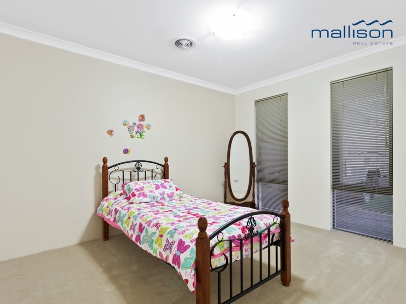 7 Dianella Road, Hammond Park WA 6164