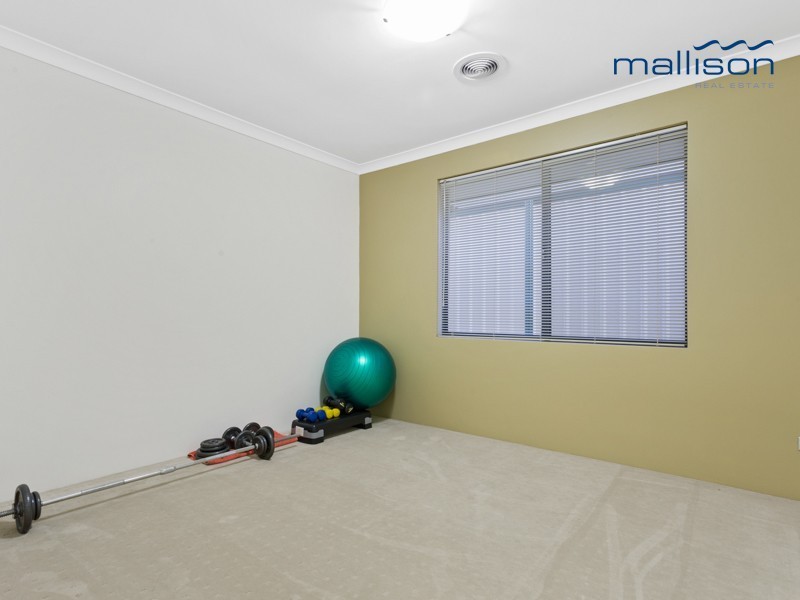 7 Dianella Road, Hammond Park WA 6164