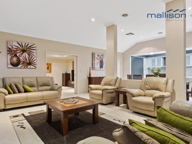 7 Dianella Road, Hammond Park WA 6164