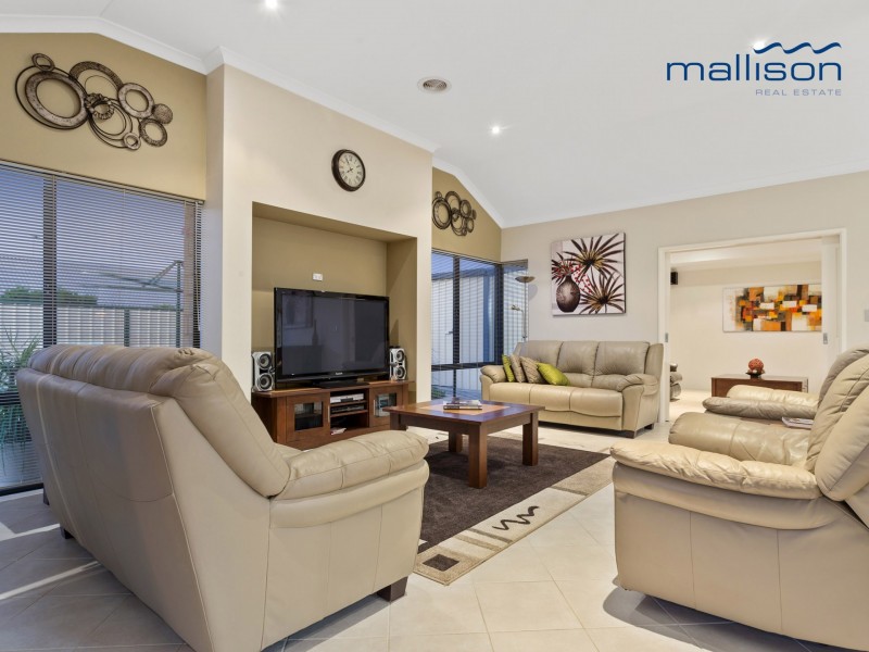 7 Dianella Road, Hammond Park WA 6164