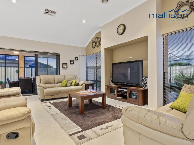 7 Dianella Road, Hammond Park WA 6164