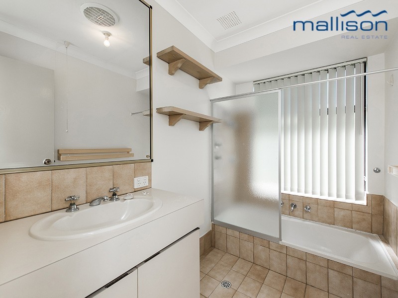 5 Hampton Court, Thornlie WA 6108