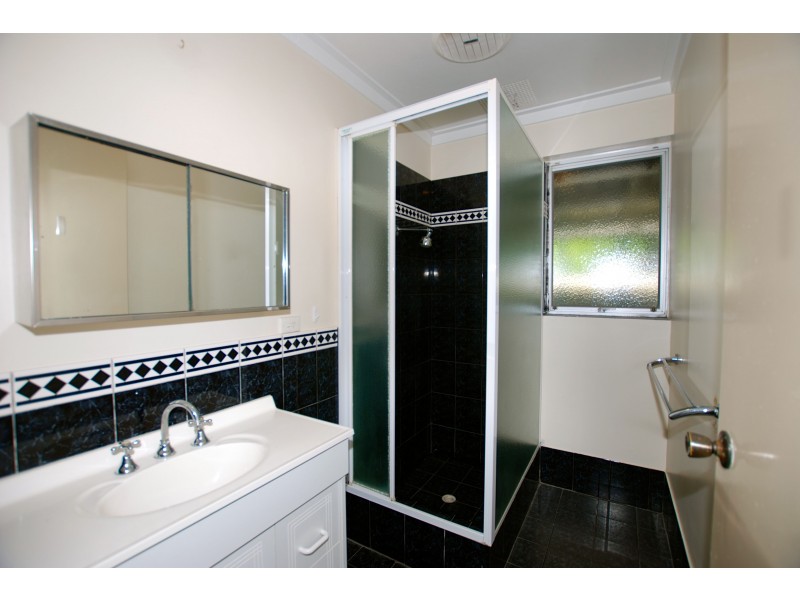 16 Parer Close, Thornlie WA 6108