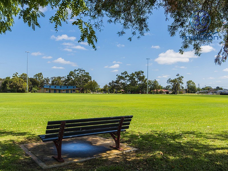 2 Greenwood Place, Lynwood WA 6147