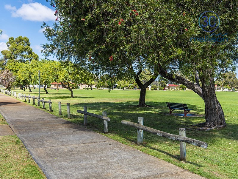 2 Greenwood Place, Lynwood WA 6147